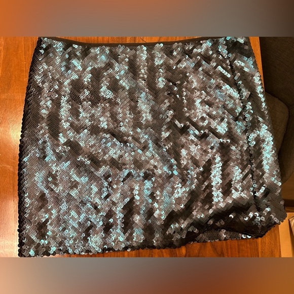 Used mermaid green sequin mini skirt Mango SZ 8 - Picture 1 of 2